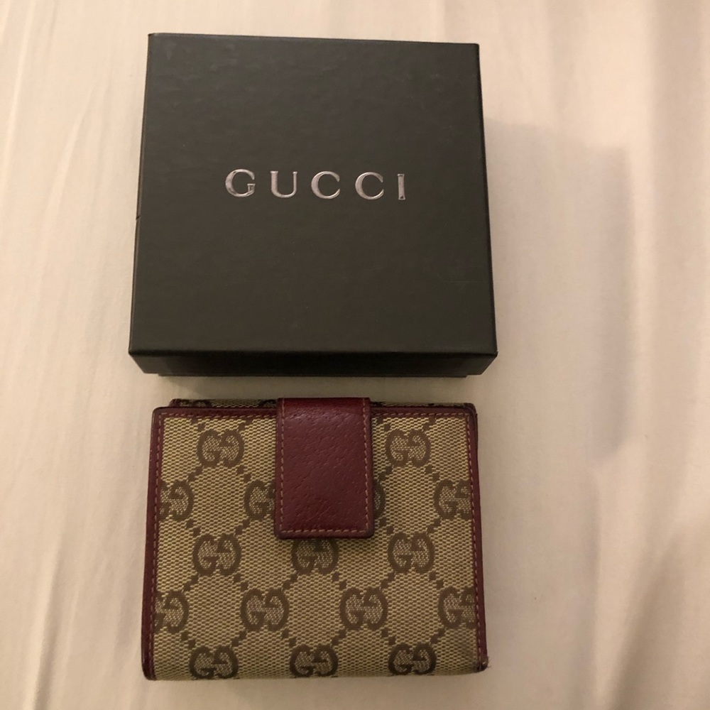 Gucci Bi Fold Wallet Red Leather Interior & Trim